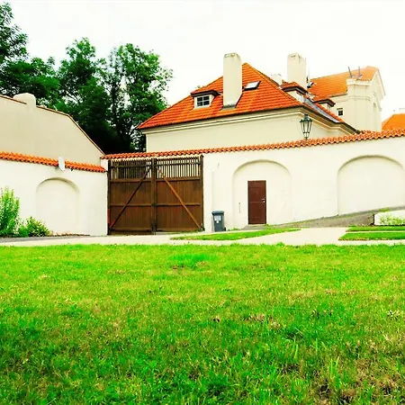 Apartment Garden Castle