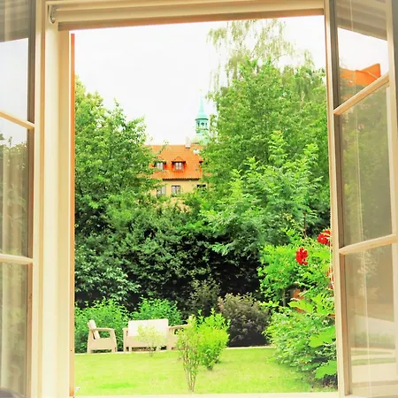 Apartment Garden Castle